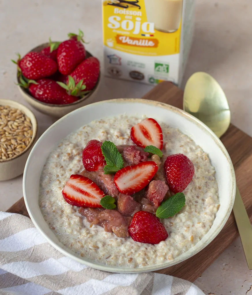 Épeautre crémeux vanille, rhubarbe et fraises